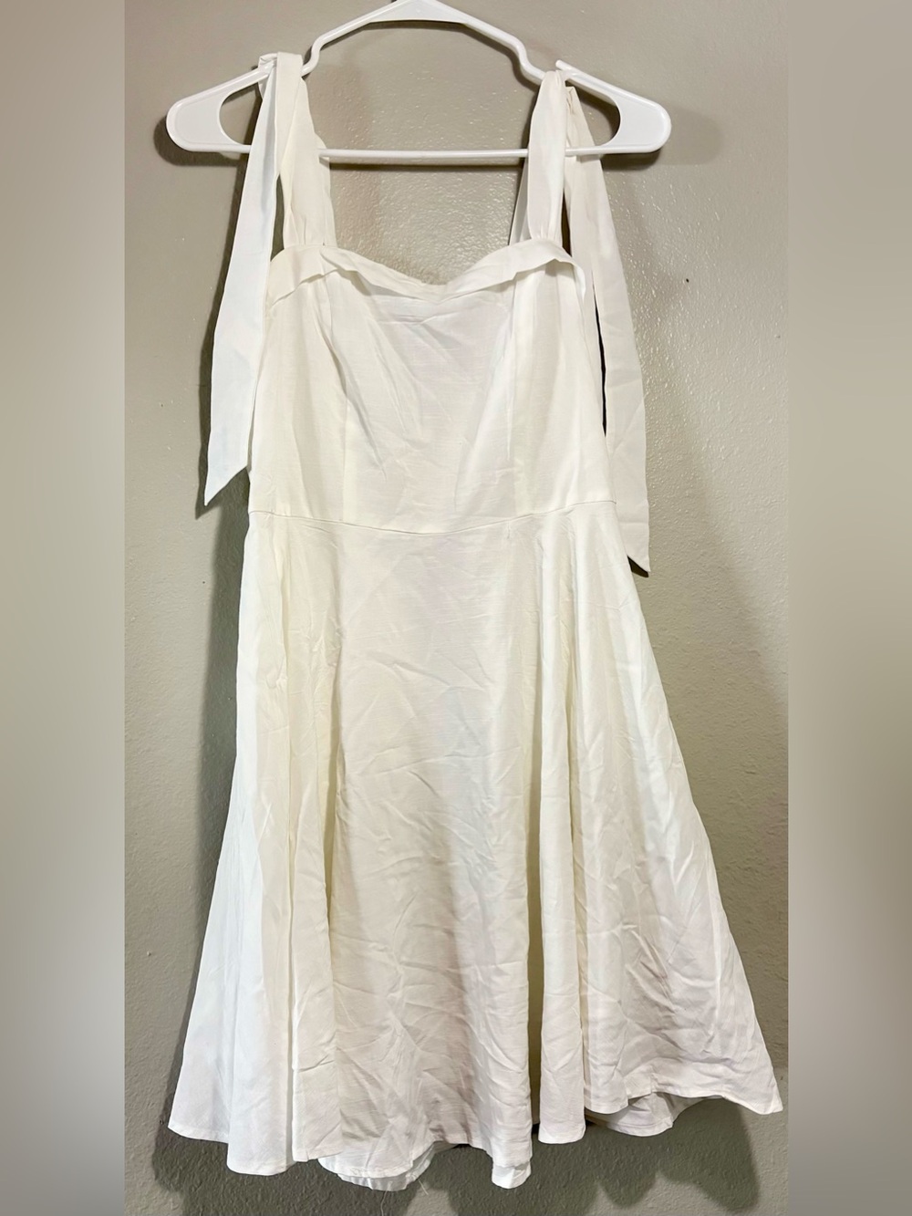 Sleeveless square shoulder tie dress with scrunchy back